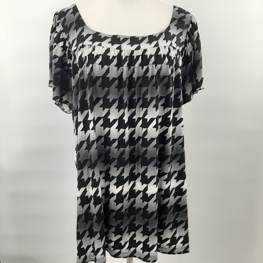 Maurices Flutter Style Sleeve Top In Size 3x - image 1